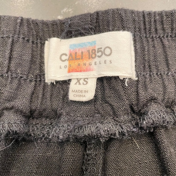 CALI 1850 Women's Size XS Black Linen Shorts White Green Red Embroidered Trim - Picture 3 of 5